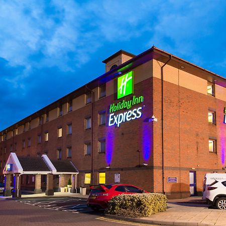 Holiday Inn Express Birmingham Oldbury By Ihg Extérieur photo