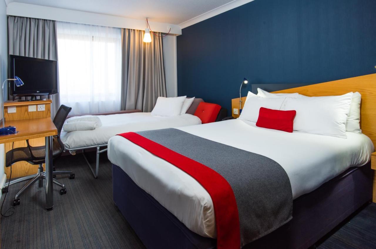 Holiday Inn Express Birmingham Oldbury By Ihg Extérieur photo