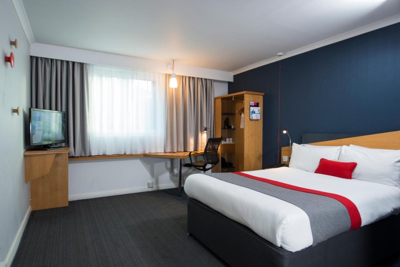 Holiday Inn Express Birmingham Oldbury By Ihg Extérieur photo