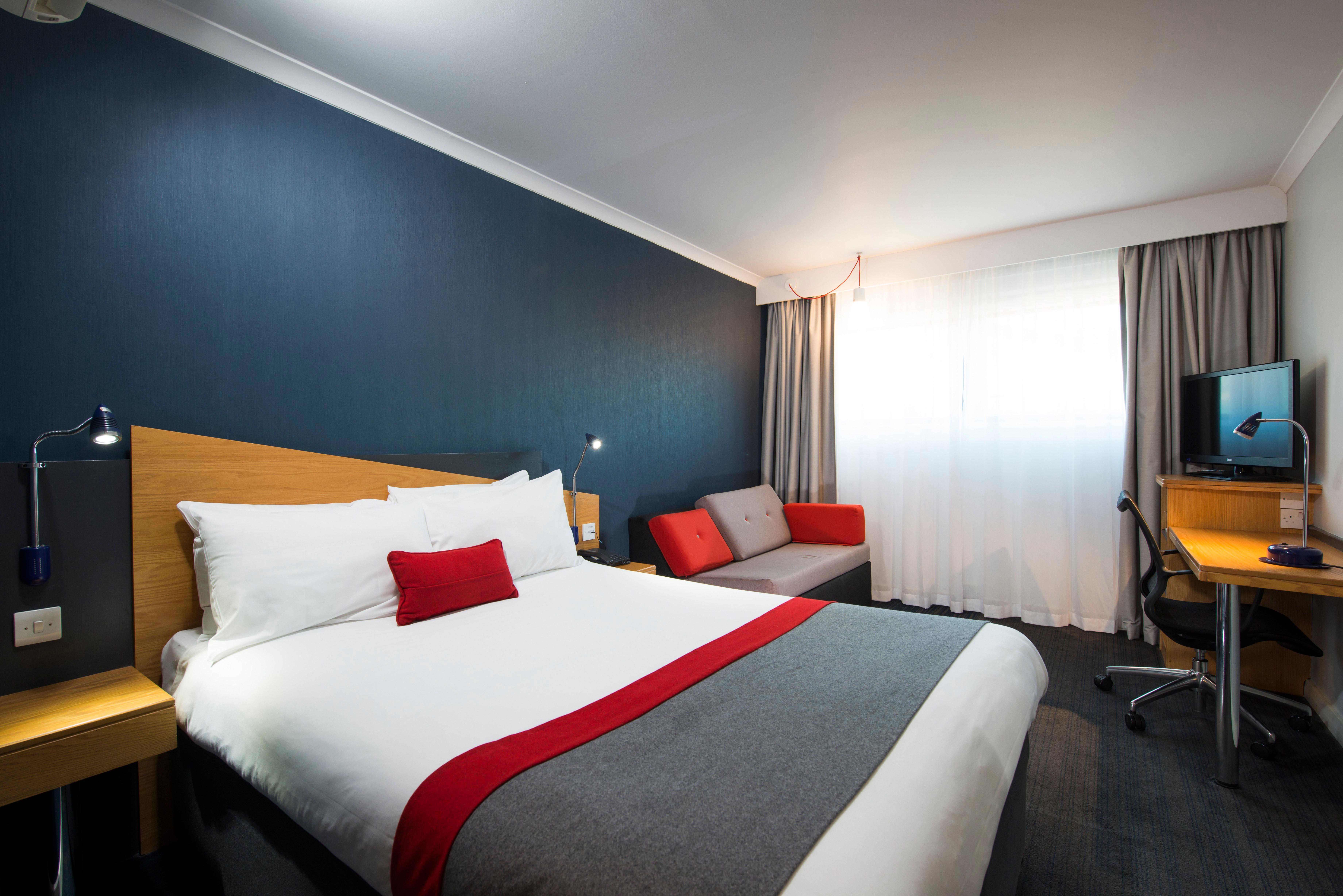 Holiday Inn Express Birmingham Oldbury By Ihg Extérieur photo