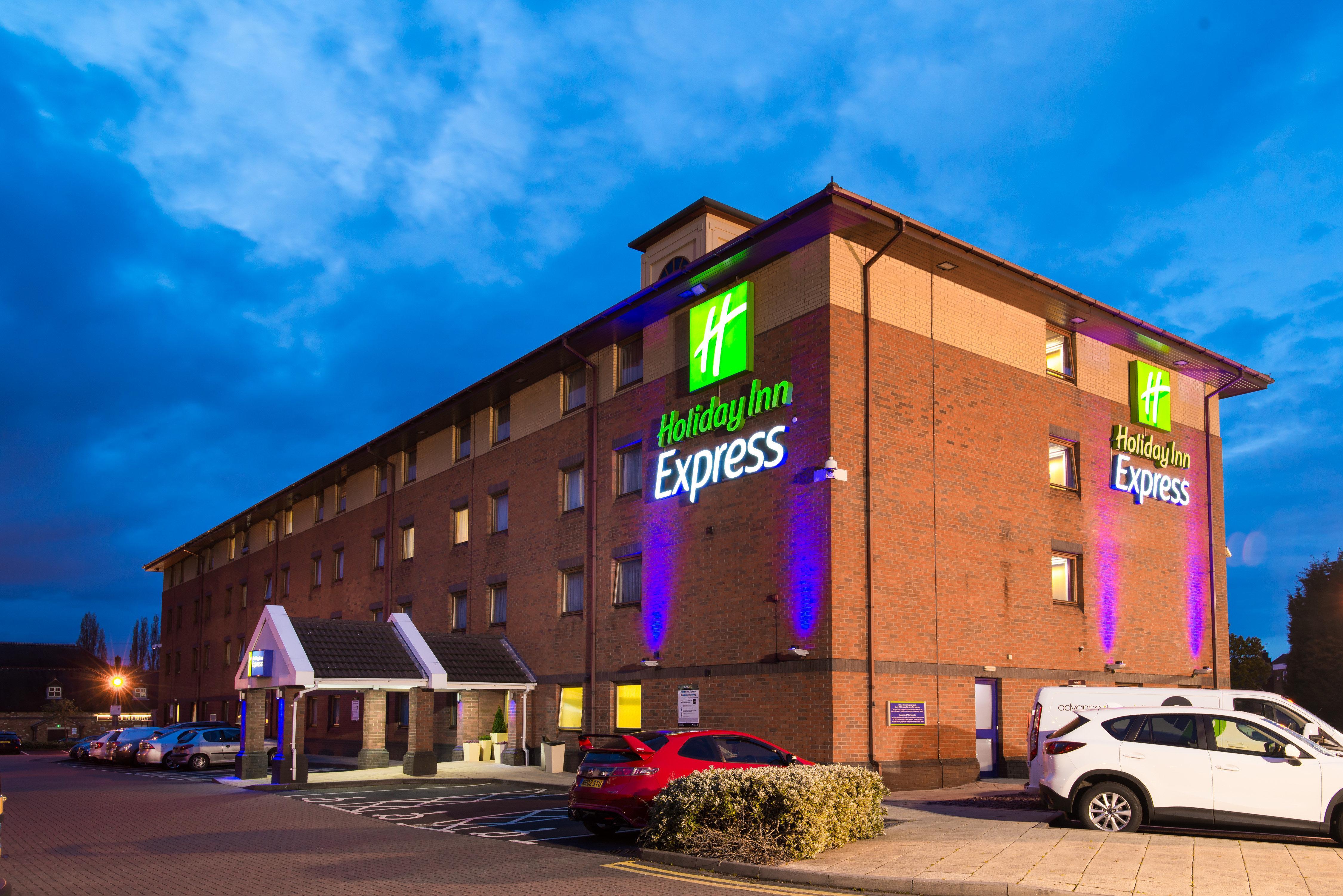 Holiday Inn Express Birmingham Oldbury By Ihg Extérieur photo