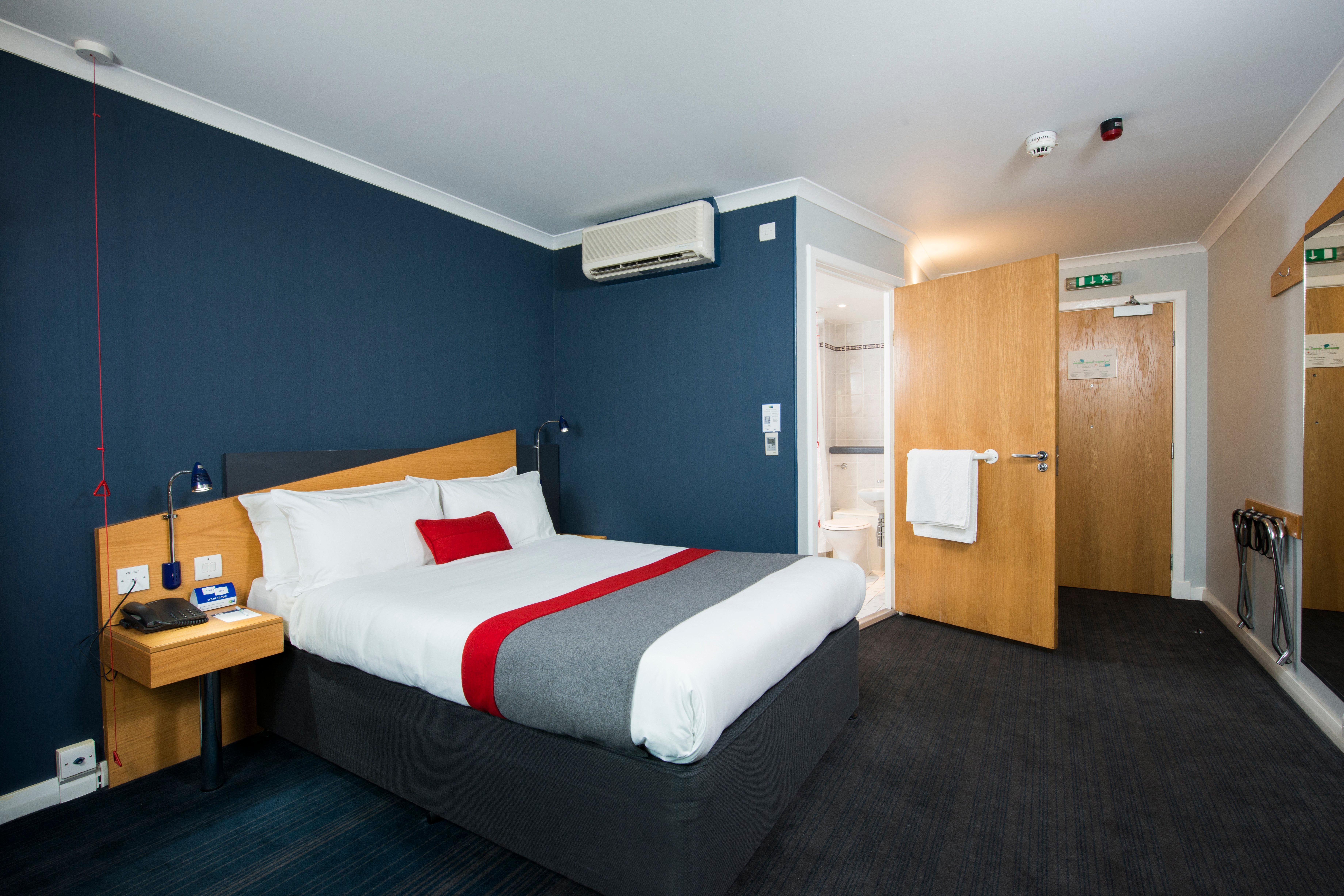 Holiday Inn Express Birmingham Oldbury By Ihg Extérieur photo