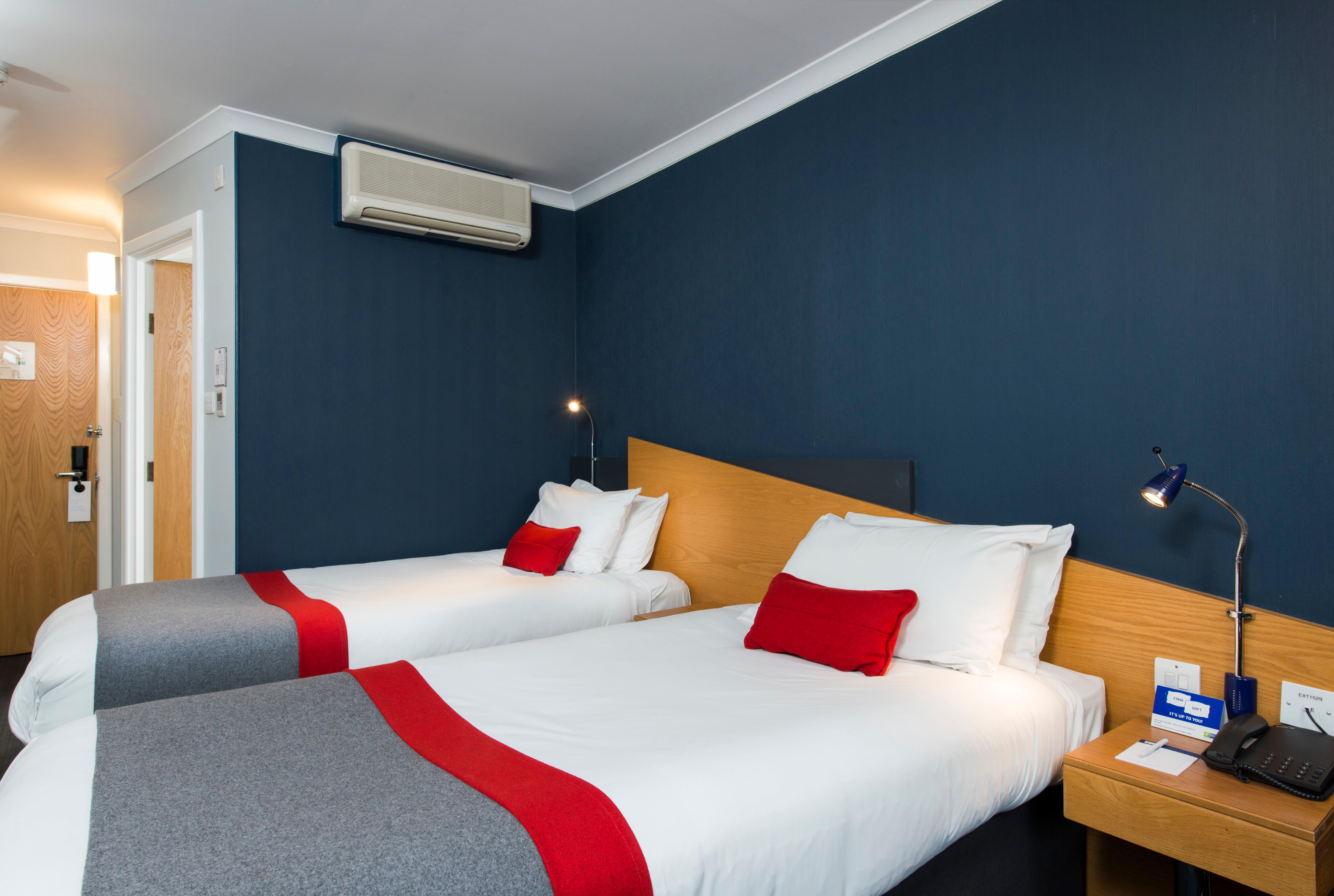 Holiday Inn Express Birmingham Oldbury By Ihg Extérieur photo