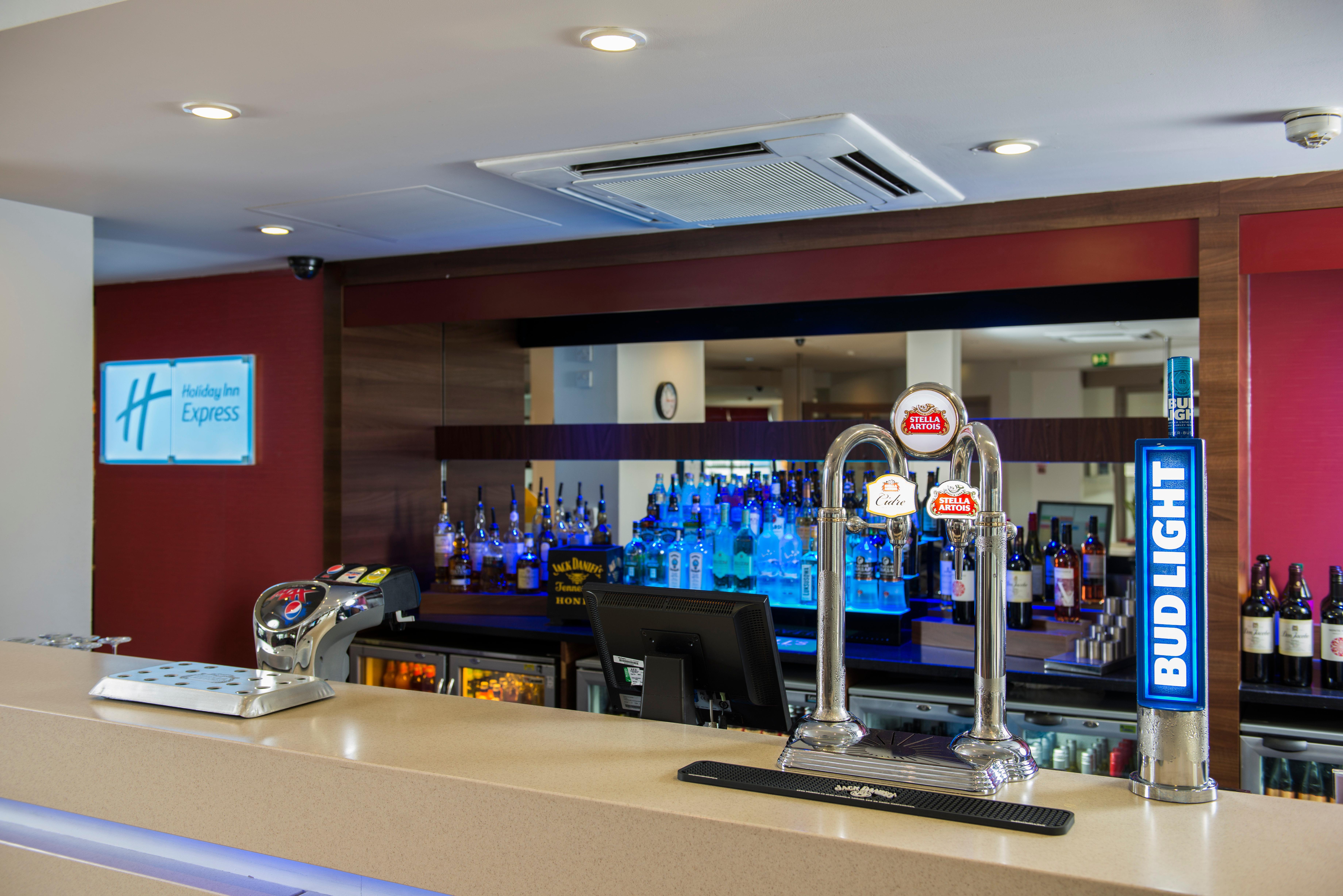 Holiday Inn Express Birmingham Oldbury By Ihg Extérieur photo