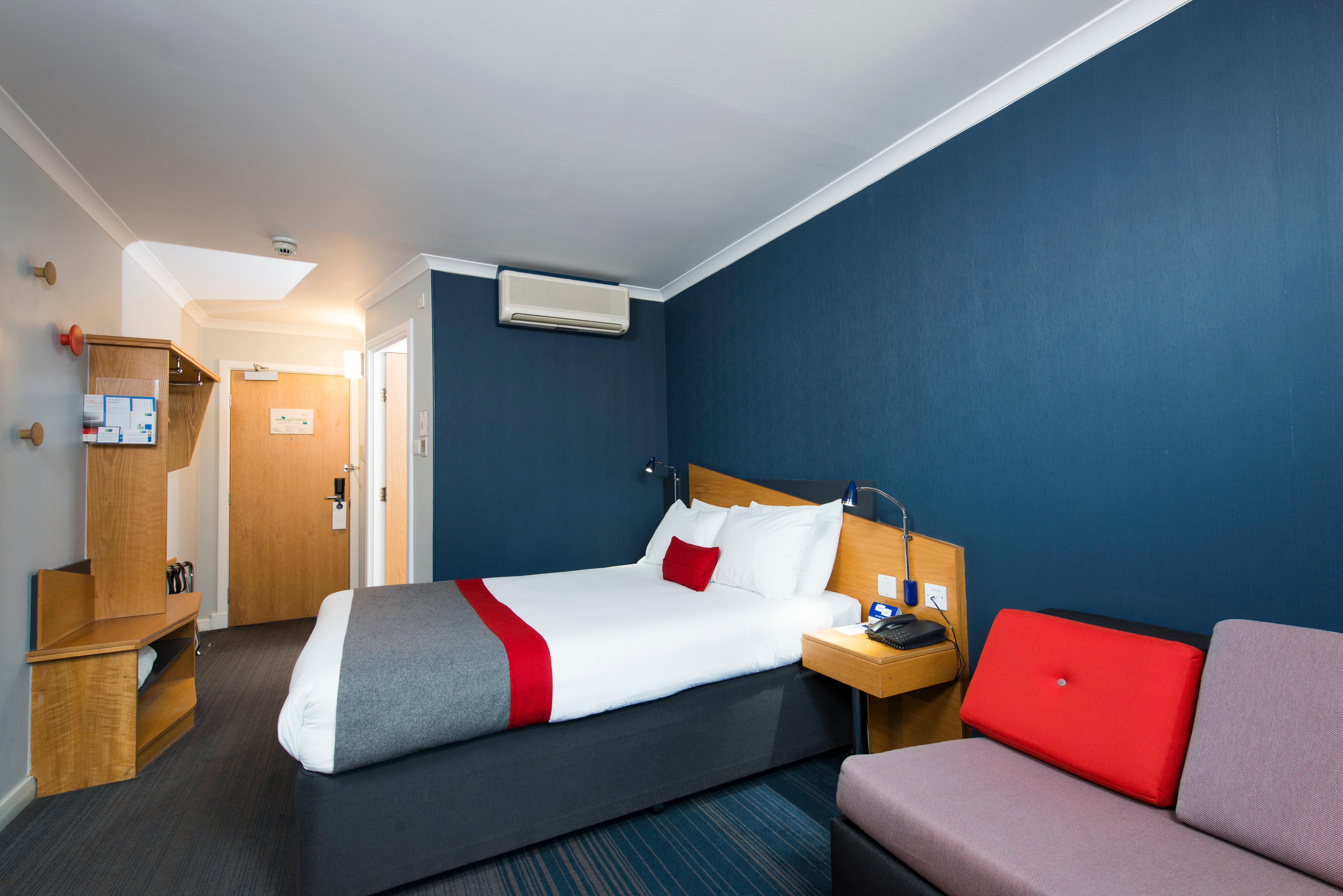 Holiday Inn Express Birmingham Oldbury By Ihg Extérieur photo