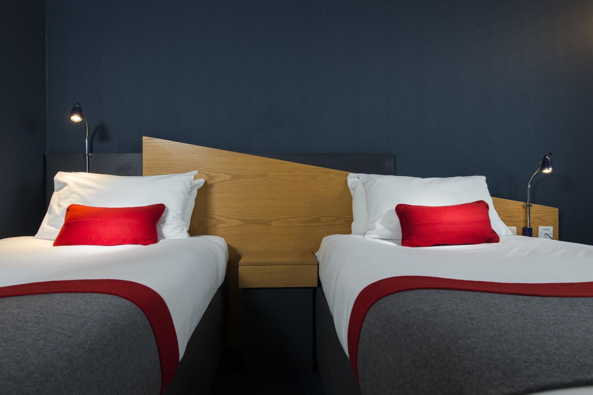 Holiday Inn Express Birmingham Oldbury By Ihg Extérieur photo