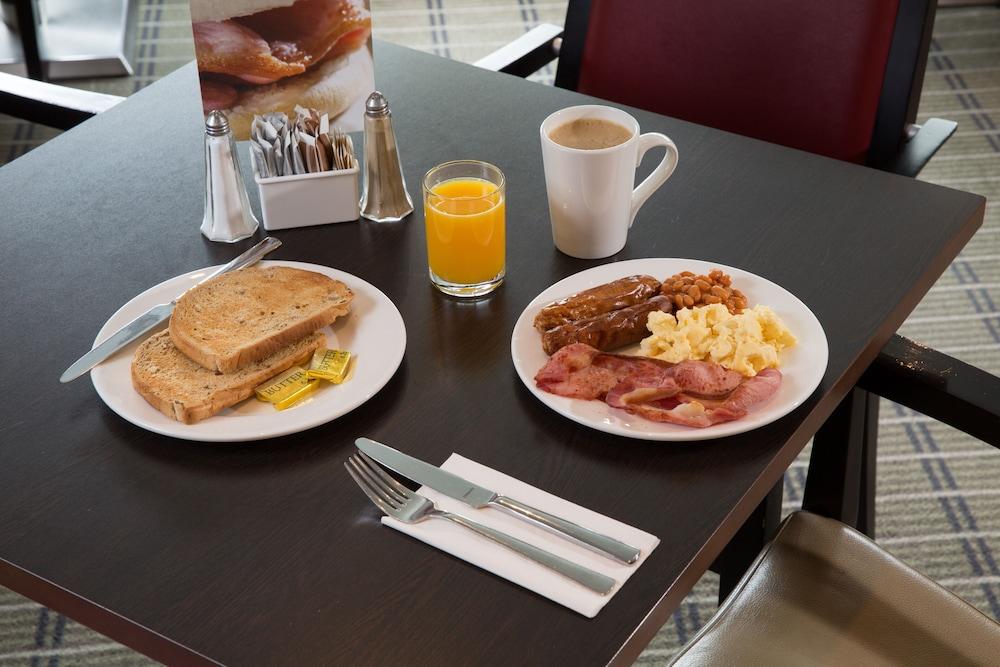 Holiday Inn Express Birmingham Oldbury By Ihg Extérieur photo