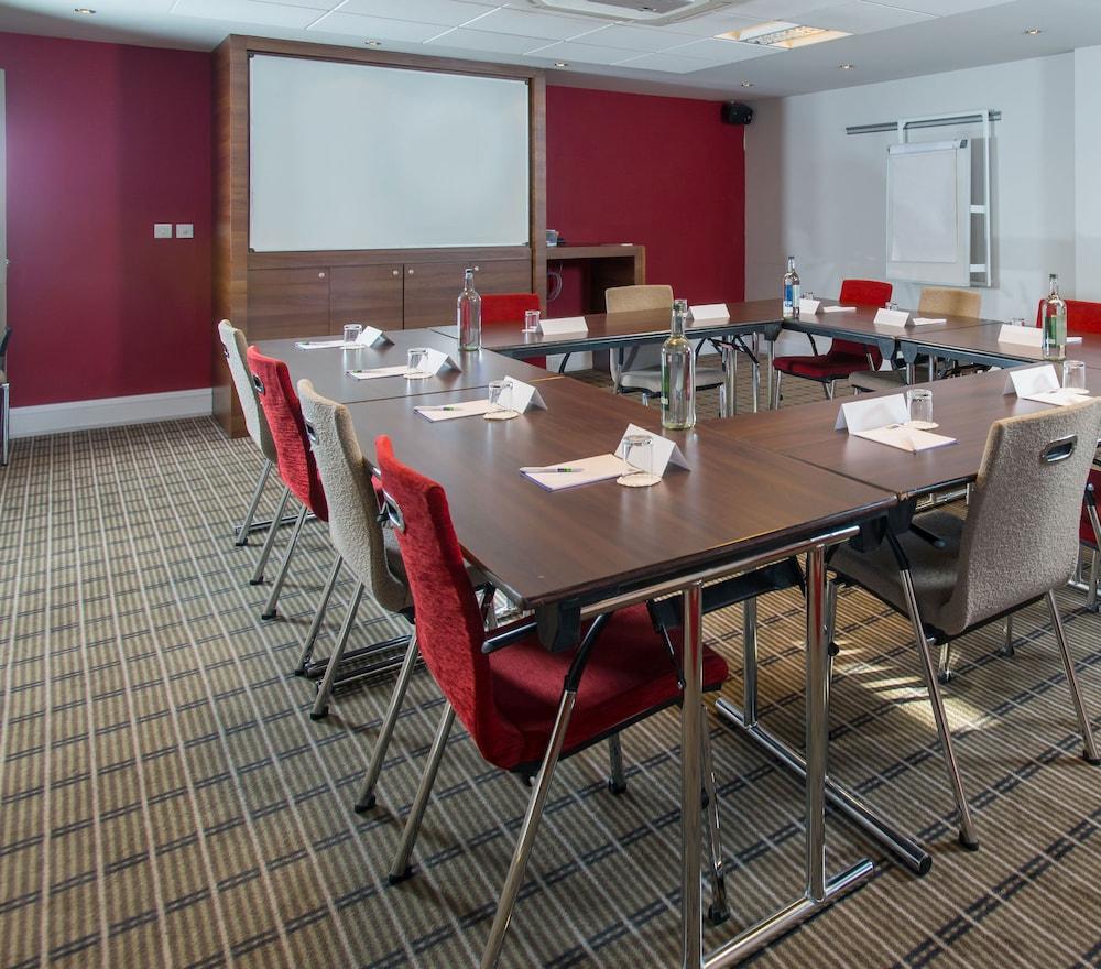 Holiday Inn Express Birmingham Oldbury By Ihg Extérieur photo
