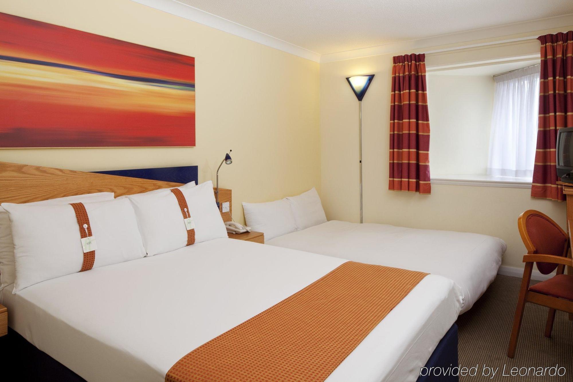 Holiday Inn Express Birmingham Oldbury By Ihg Chambre photo