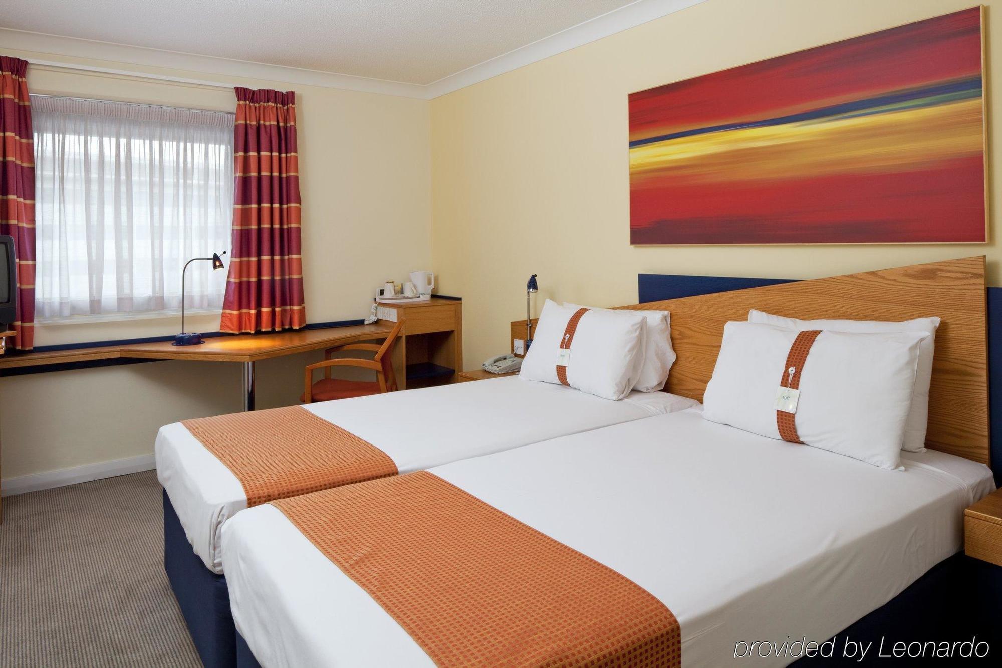 Holiday Inn Express Birmingham Oldbury By Ihg Chambre photo