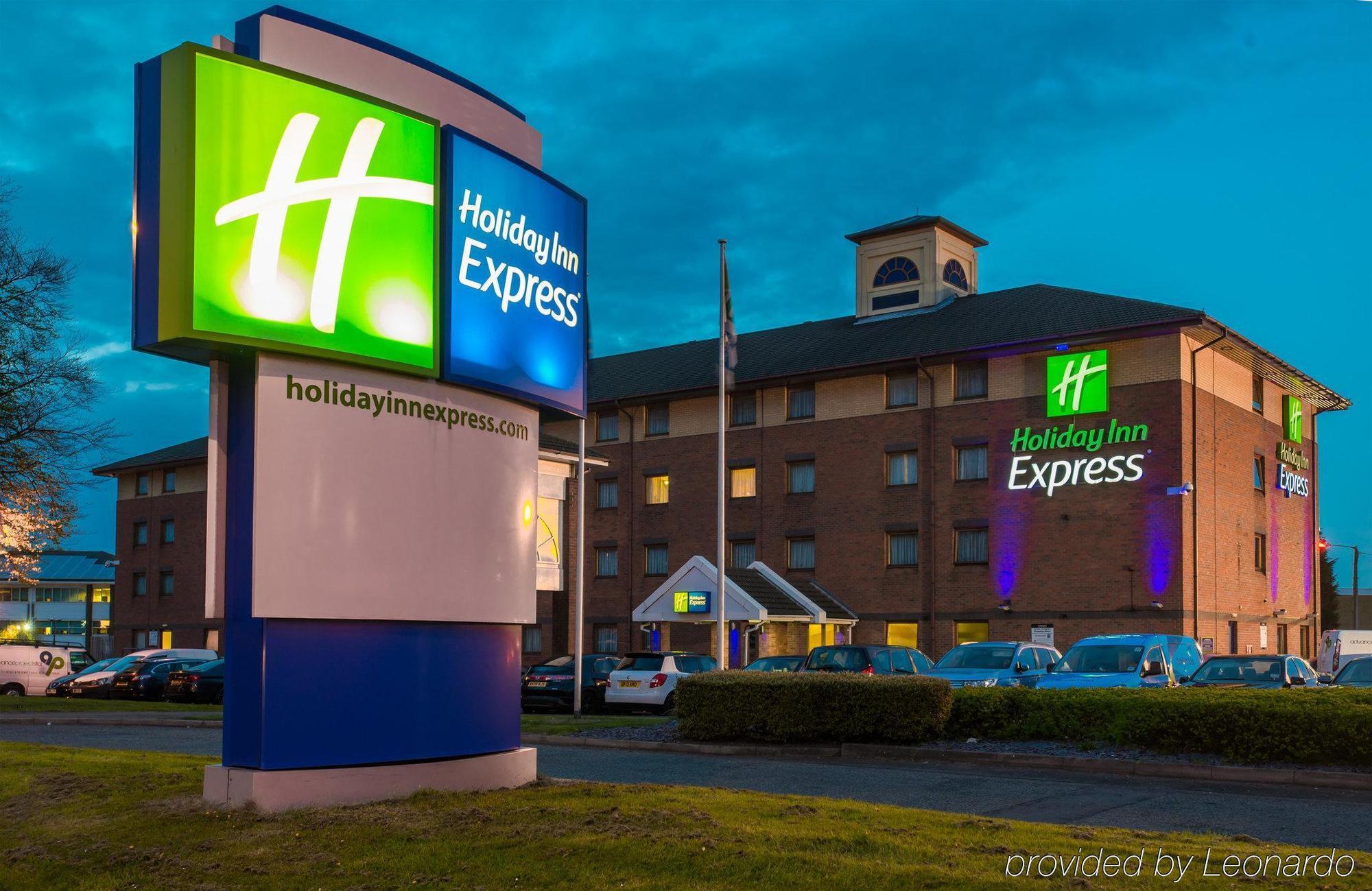Holiday Inn Express Birmingham Oldbury By Ihg Extérieur photo