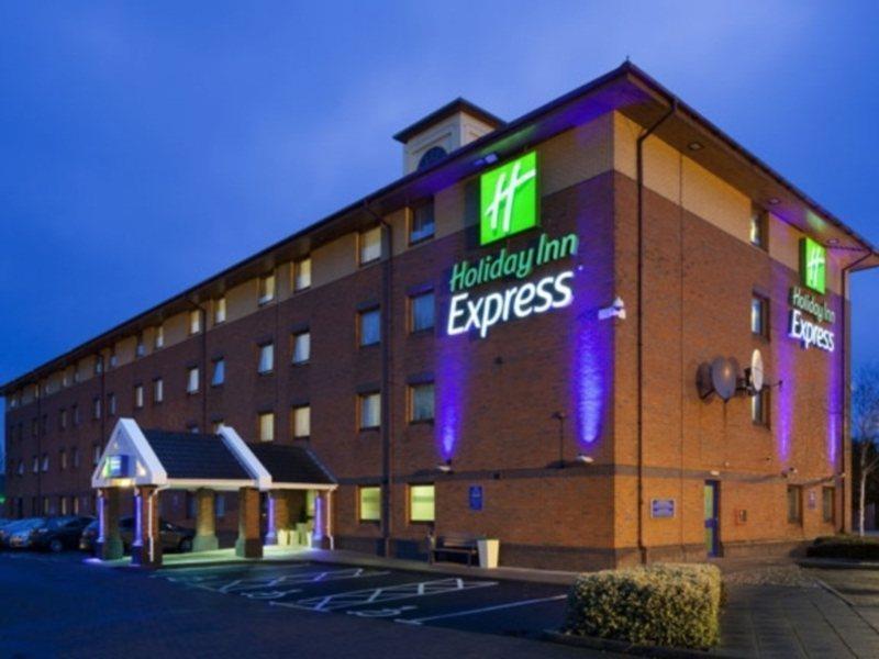 Holiday Inn Express Birmingham Oldbury By Ihg Extérieur photo