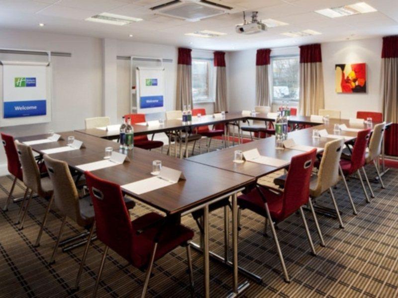 Holiday Inn Express Birmingham Oldbury By Ihg Extérieur photo