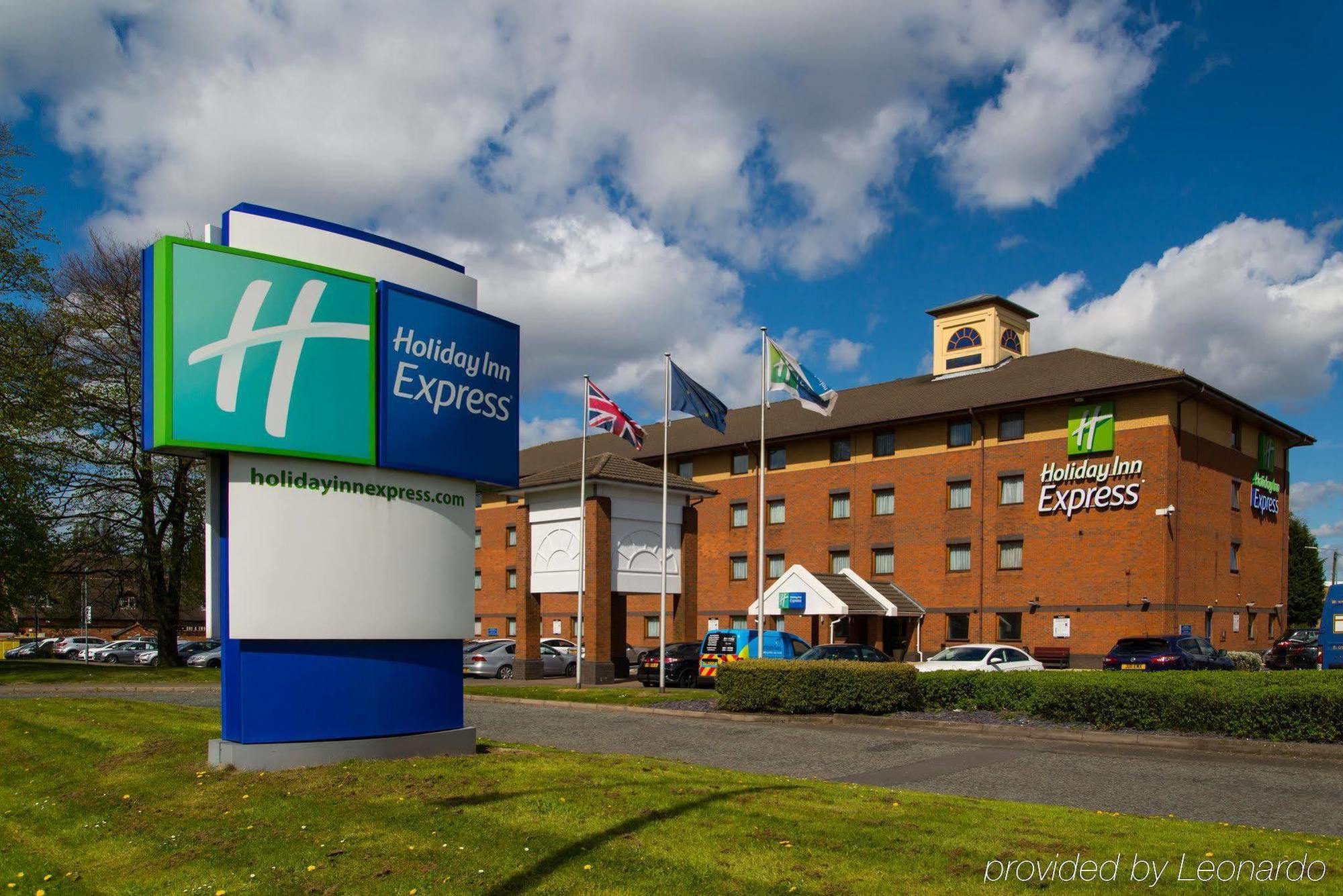Holiday Inn Express Birmingham Oldbury By Ihg Extérieur photo