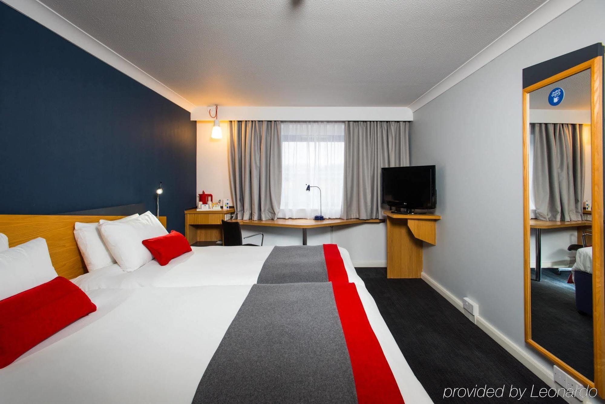 Holiday Inn Express Birmingham Oldbury By Ihg Extérieur photo