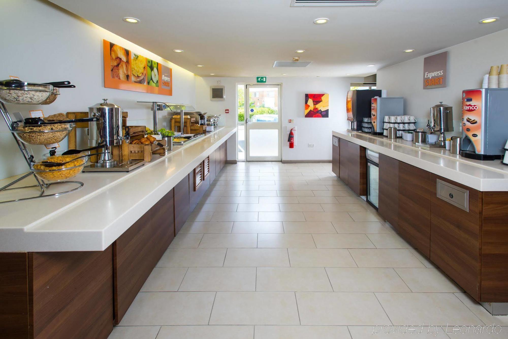 Holiday Inn Express Birmingham Oldbury By Ihg Extérieur photo