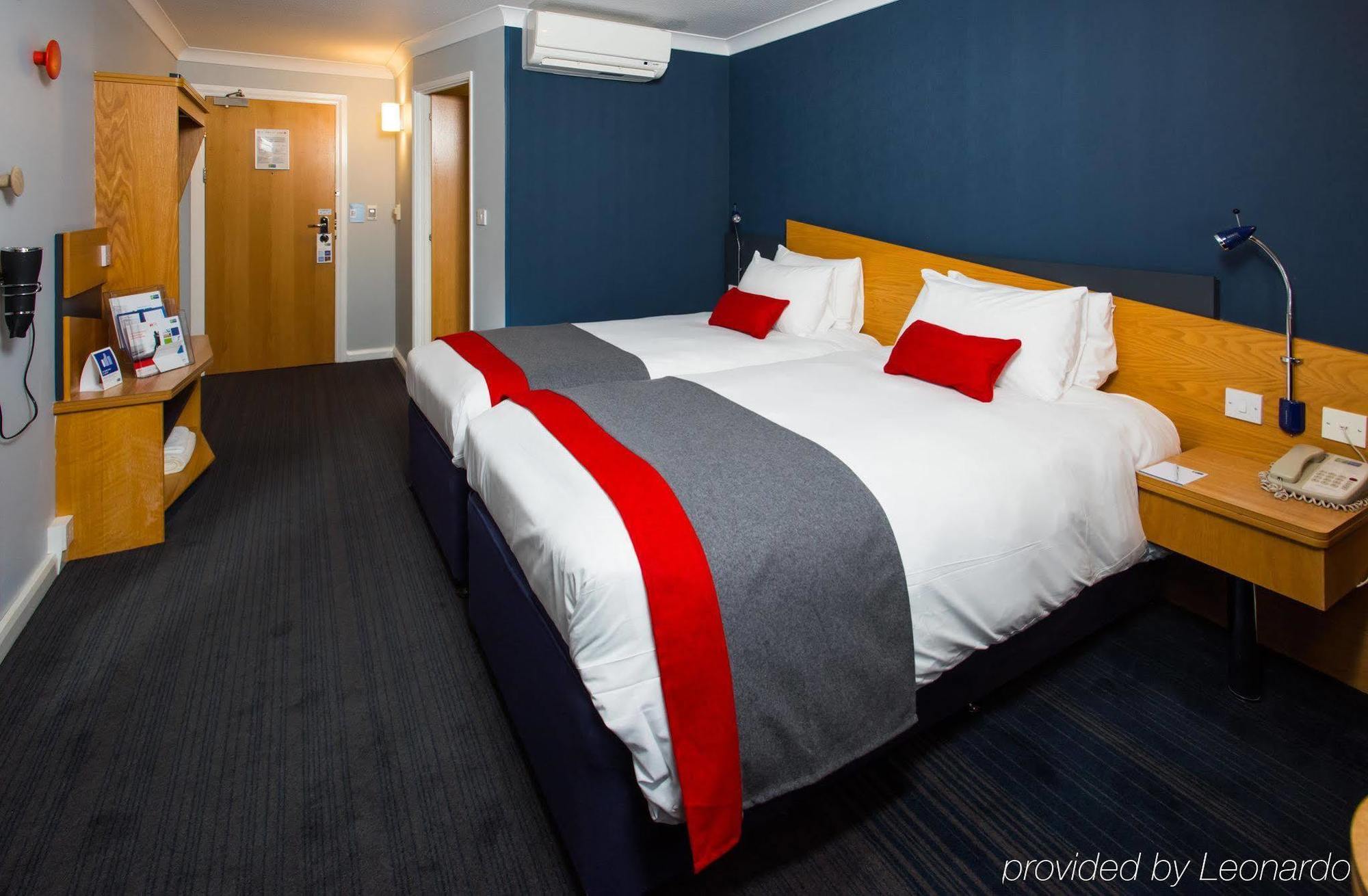 Holiday Inn Express Birmingham Oldbury By Ihg Extérieur photo