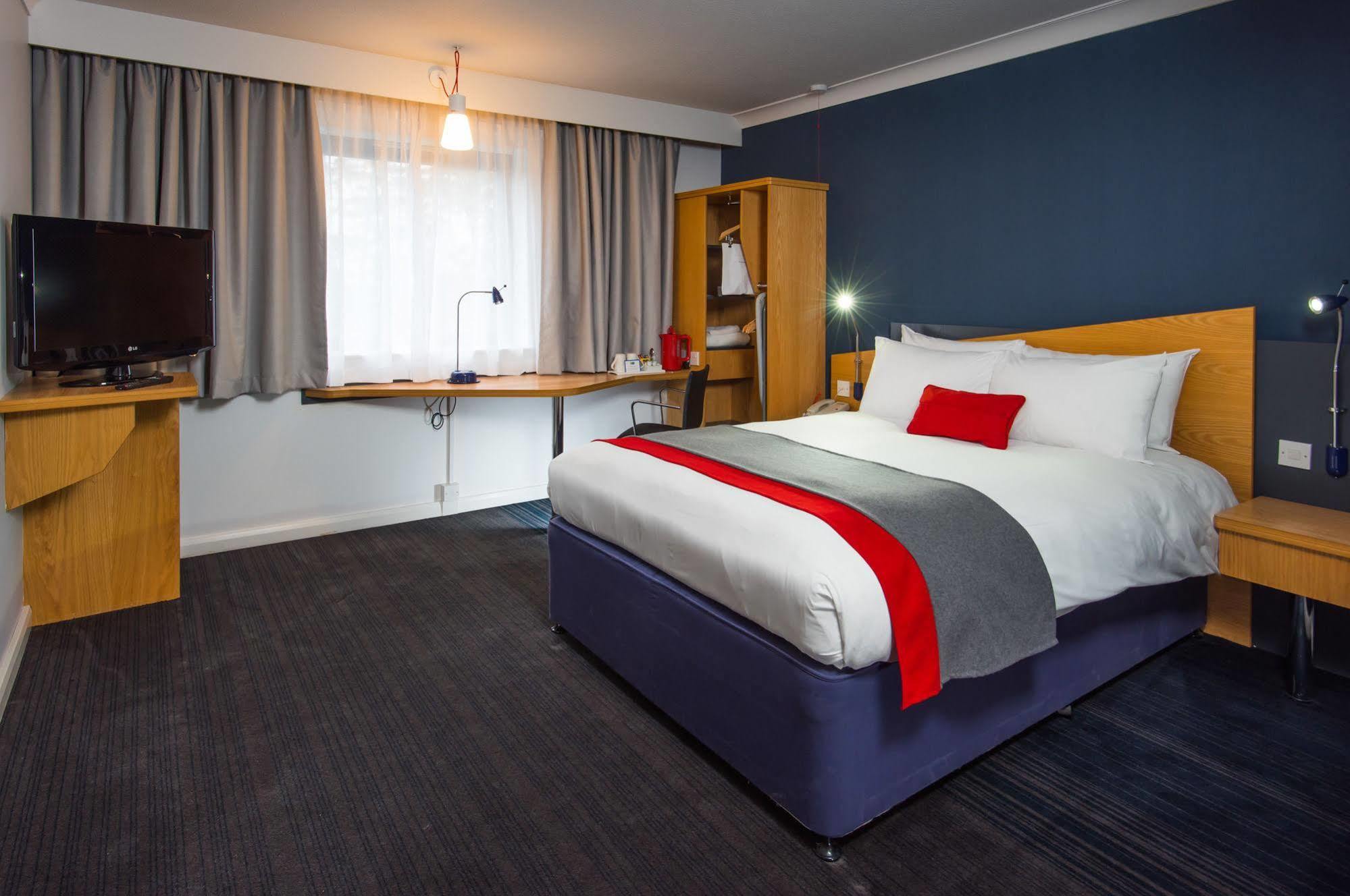 Holiday Inn Express Birmingham Oldbury By Ihg Extérieur photo