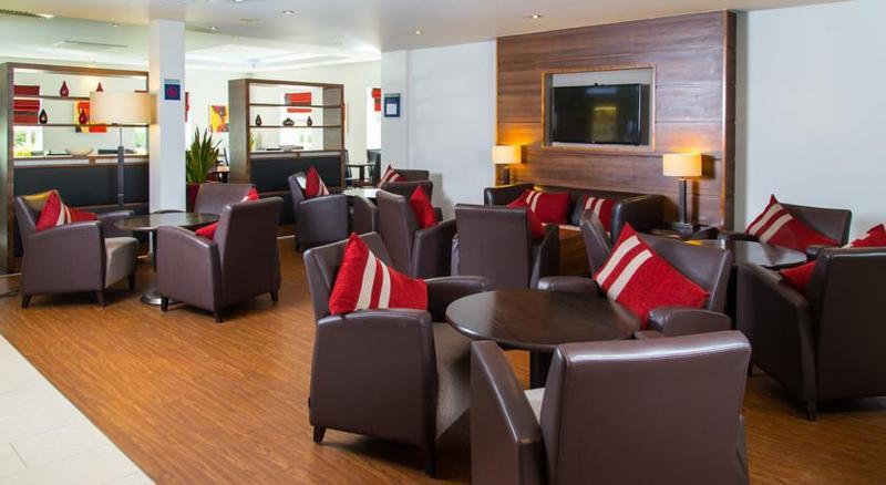Holiday Inn Express Birmingham Oldbury By Ihg Extérieur photo
